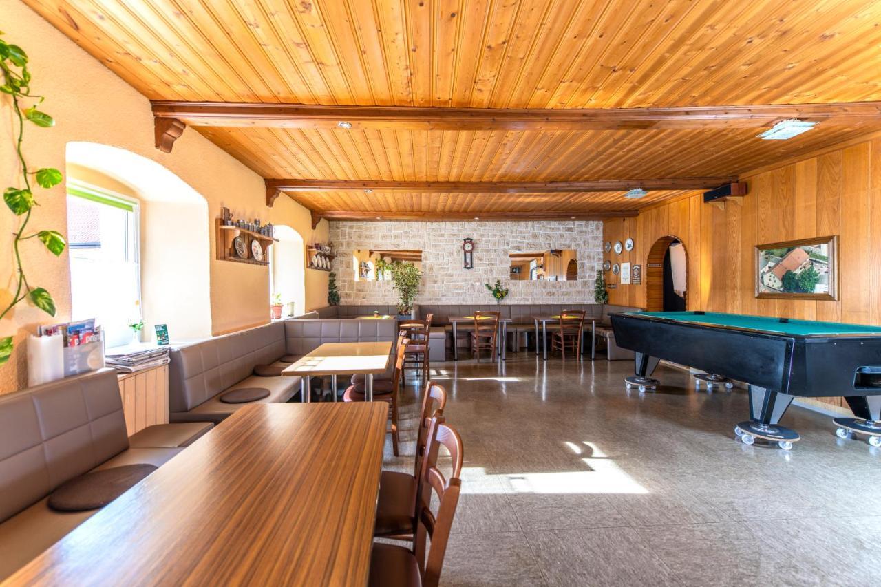 Gasthof Zum Burgkrug Leuchtenberg Esterno foto